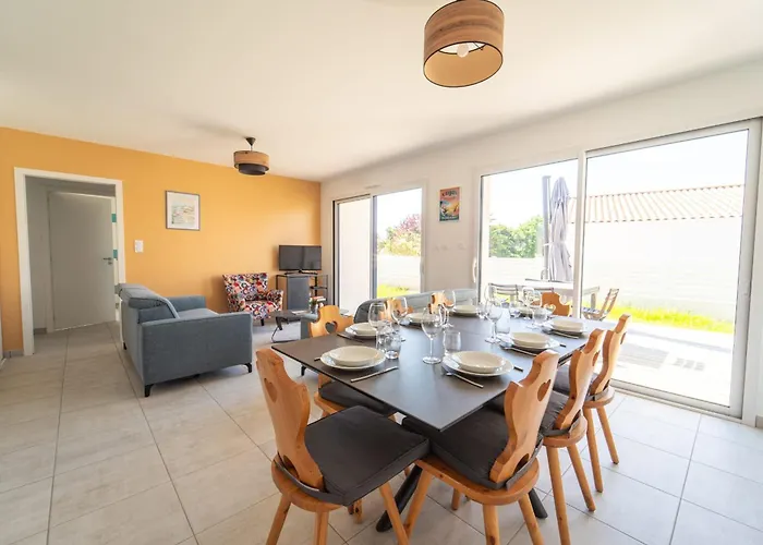 Grande Maison Familiale Proche De La Avec Parking 펜션